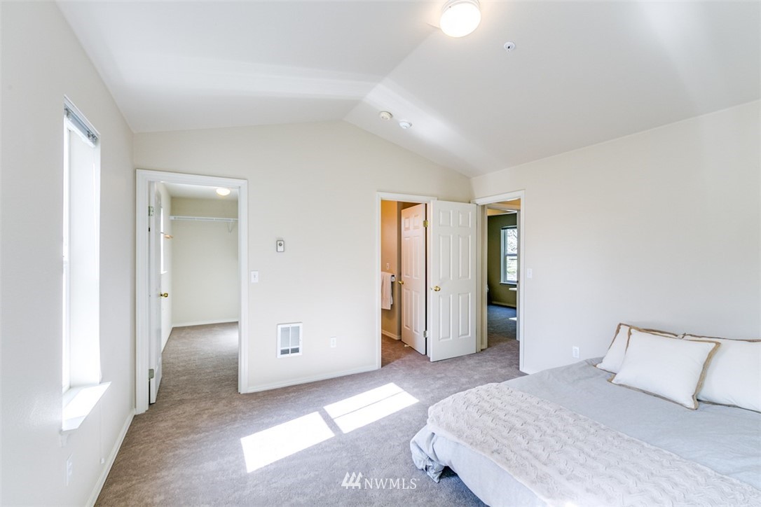 1240 Weaver Road Northwest, Unit B7 Bainbridge Island, WA 98110 - Photo 15 of 25 Gallery Image 15