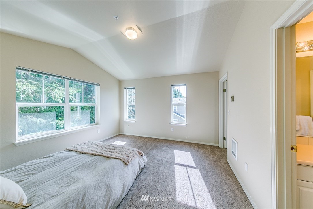 1240 Weaver Road Northwest, Unit B7 Bainbridge Island, WA 98110 - Photo 16 of 25 Gallery Image 16