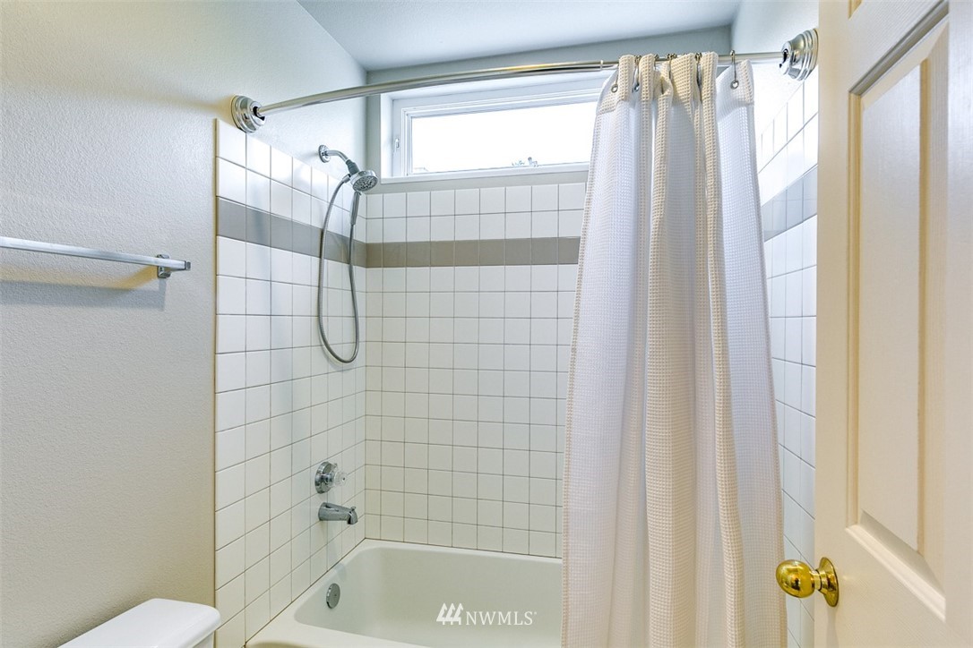 1240 Weaver Road Northwest, Unit B7 Bainbridge Island, WA 98110 - Photo 19 of 25 Gallery Image 19