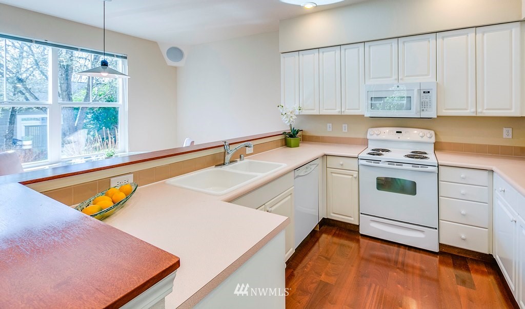 1240 Weaver Road Northwest, Unit B7 Bainbridge Island, WA 98110 - Photo 4 of 25 Gallery Image 4