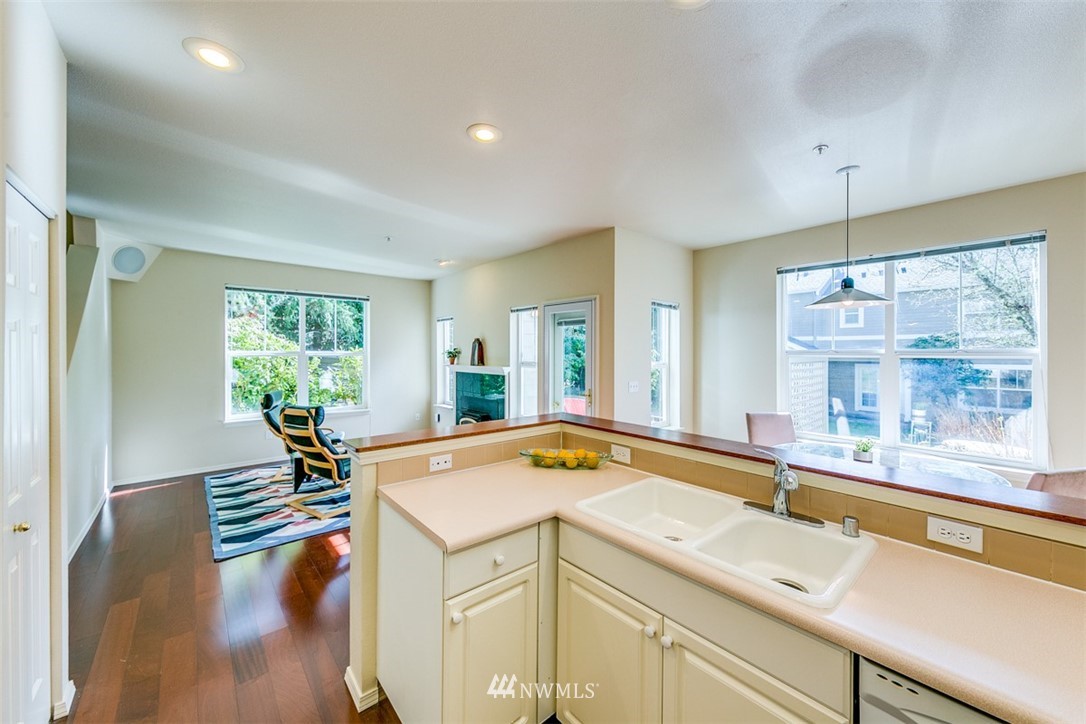 1240 Weaver Road Northwest, Unit B7 Bainbridge Island, WA 98110 - Photo 5 of 25 Gallery Image 5