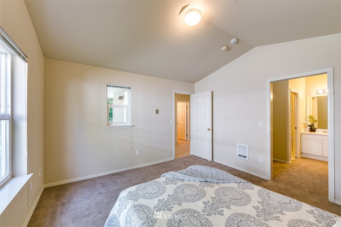 1240 Weaver Road Northwest, Unit B7 Bainbridge Island, WA 98110 - Photo 9 of 25 Gallery Image 9