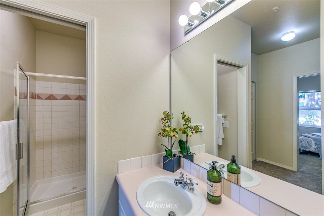 1240 Weaver Road Northwest, Unit B7 Bainbridge Island, WA 98110 - Photo 10 of 25 Gallery Image 10