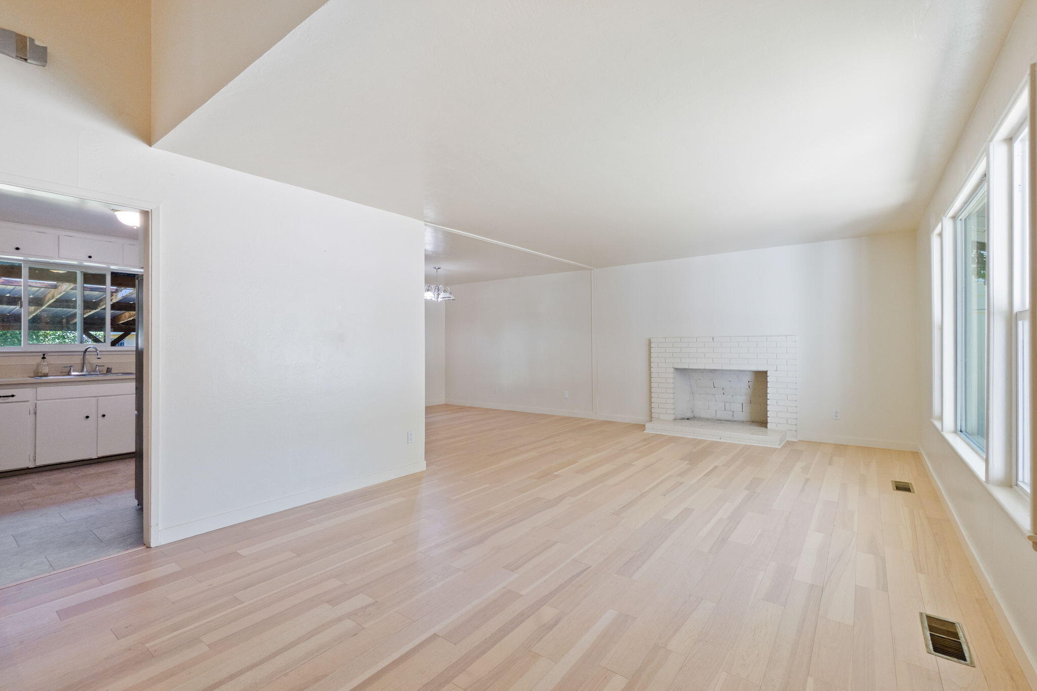 5039 Bidwell Road Redding, CA 96001 - Photo 3 of 41 4-web-or-mls-BiggerFlow Real Estate Medi