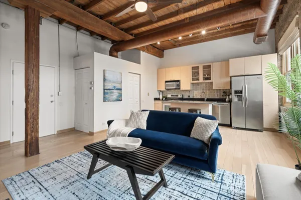 $3,300 | 2510 North Wayne Avenue, Unit 308, Chicago, IL 60614