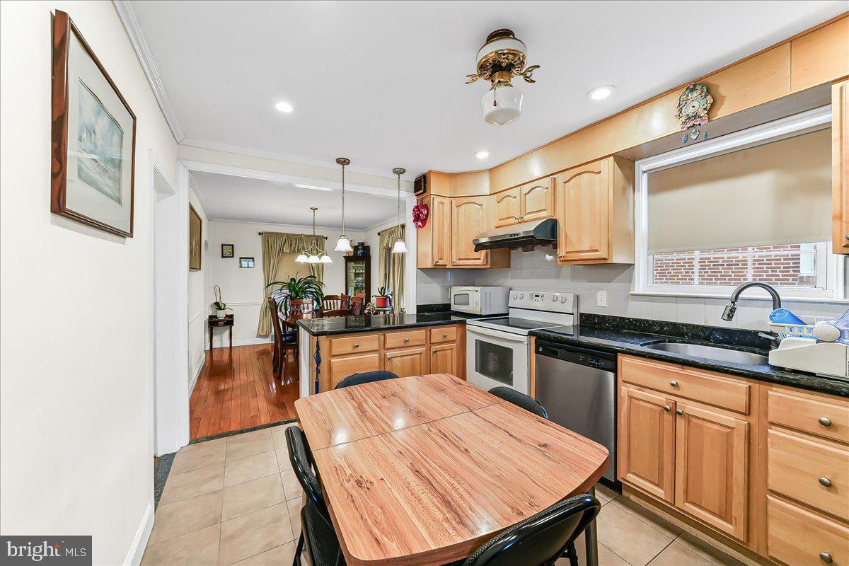 113 Glendale Road Havertown, PA 19083 - Photo 6 of 29