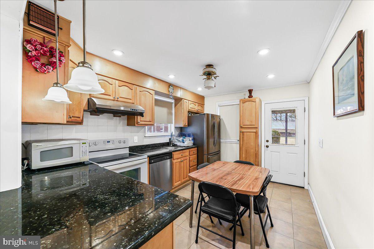 113 Glendale Road Havertown, PA 19083 - Photo 7 of 29