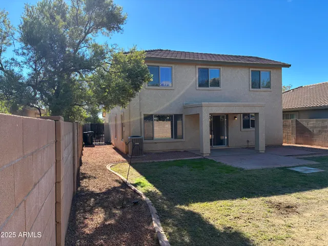 a view of a yard in front of a house