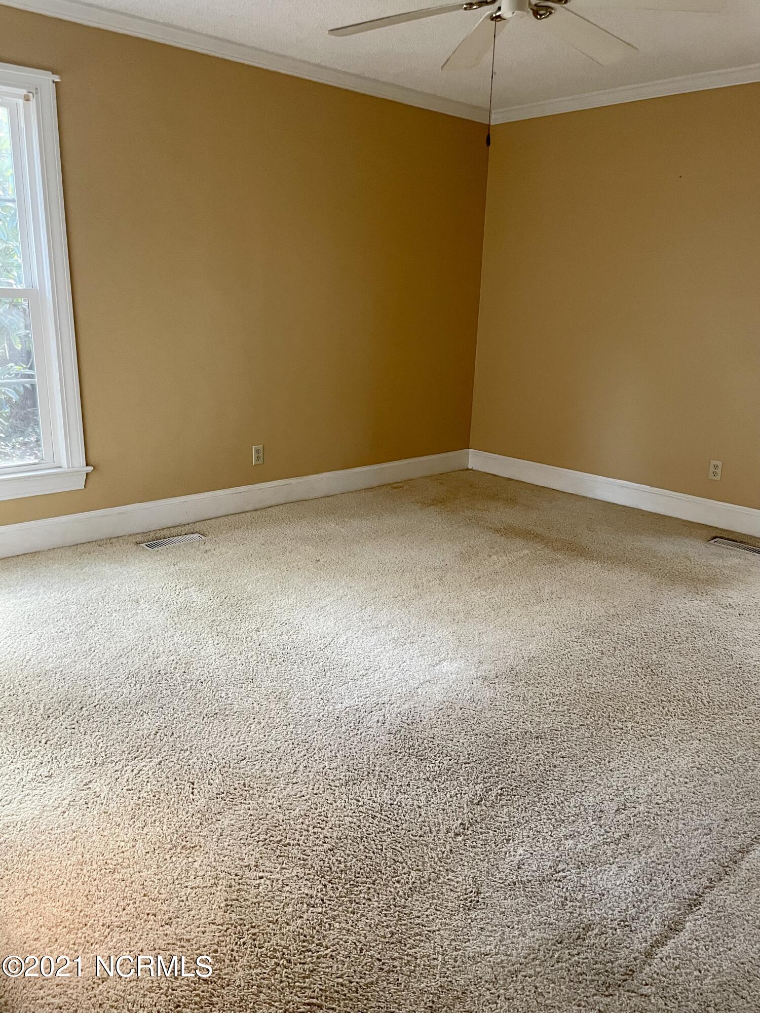 318 King George Road Greenville, NC 27858 - Photo 11 of 25 Primary Bedroom (2)