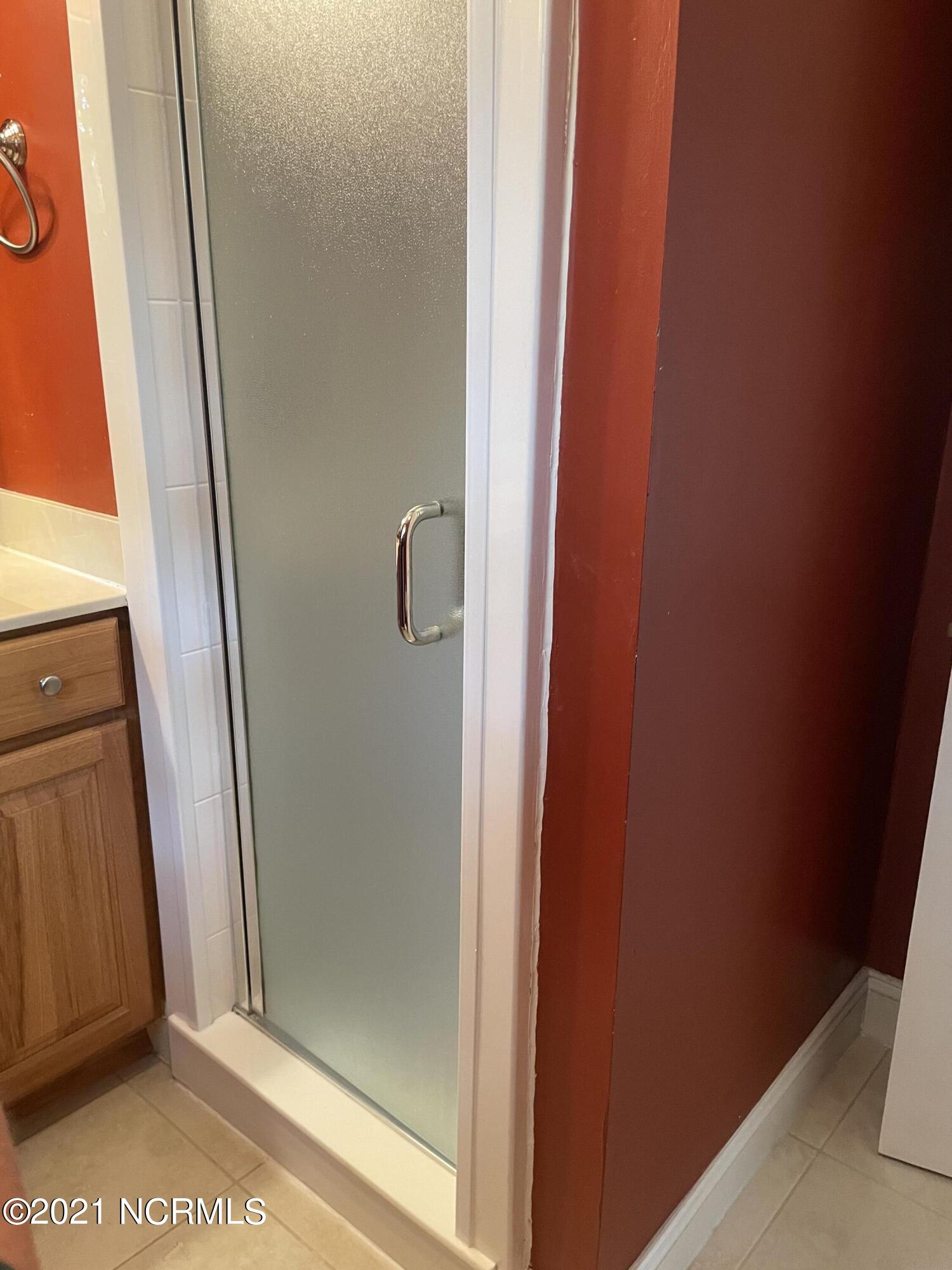 318 King George Road Greenville, NC 27858 - Photo 14 of 25 Primary Bath (2)