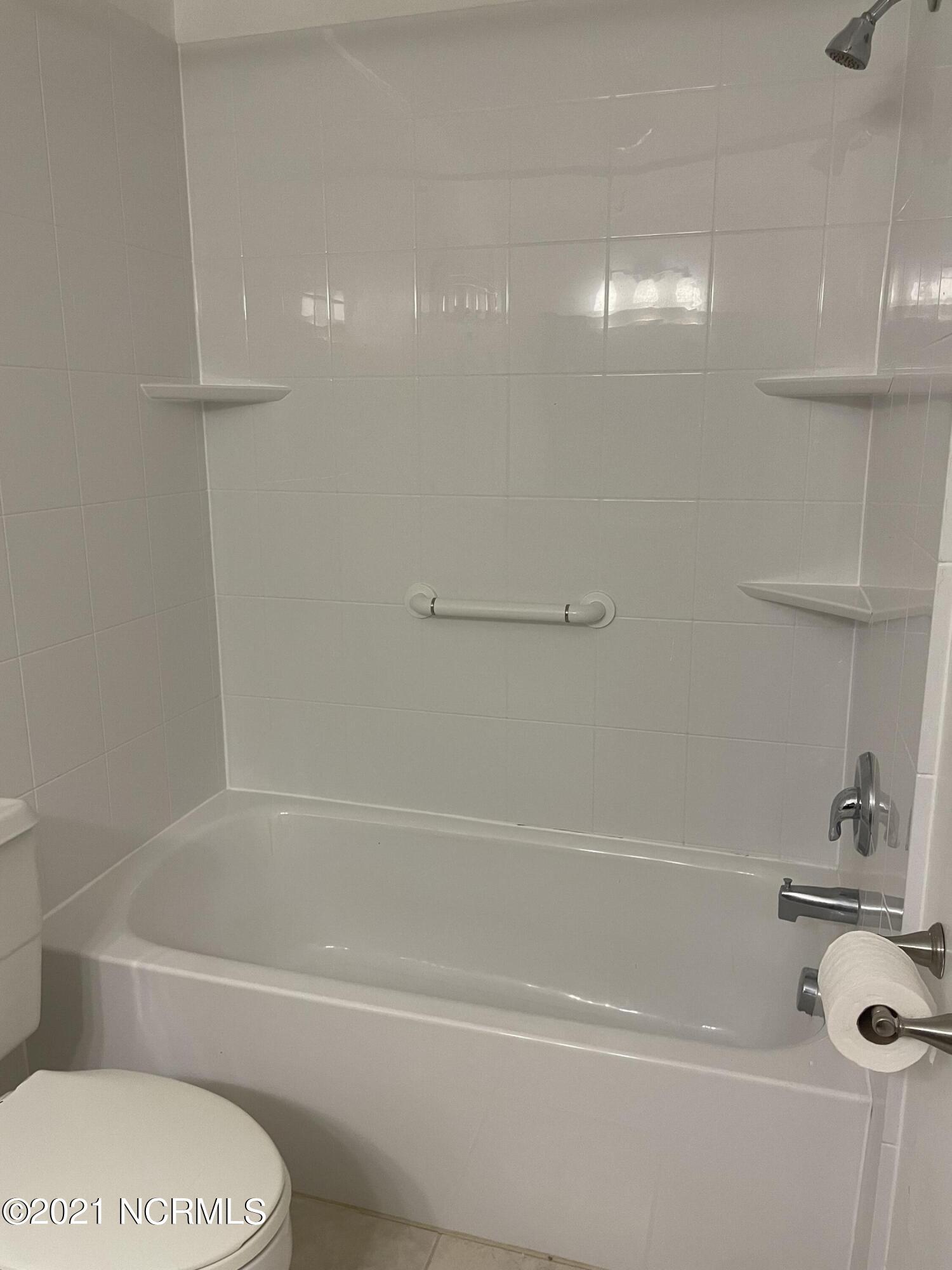318 King George Road Greenville, NC 27858 - Photo 20 of 25 Bathroom 2 (2)