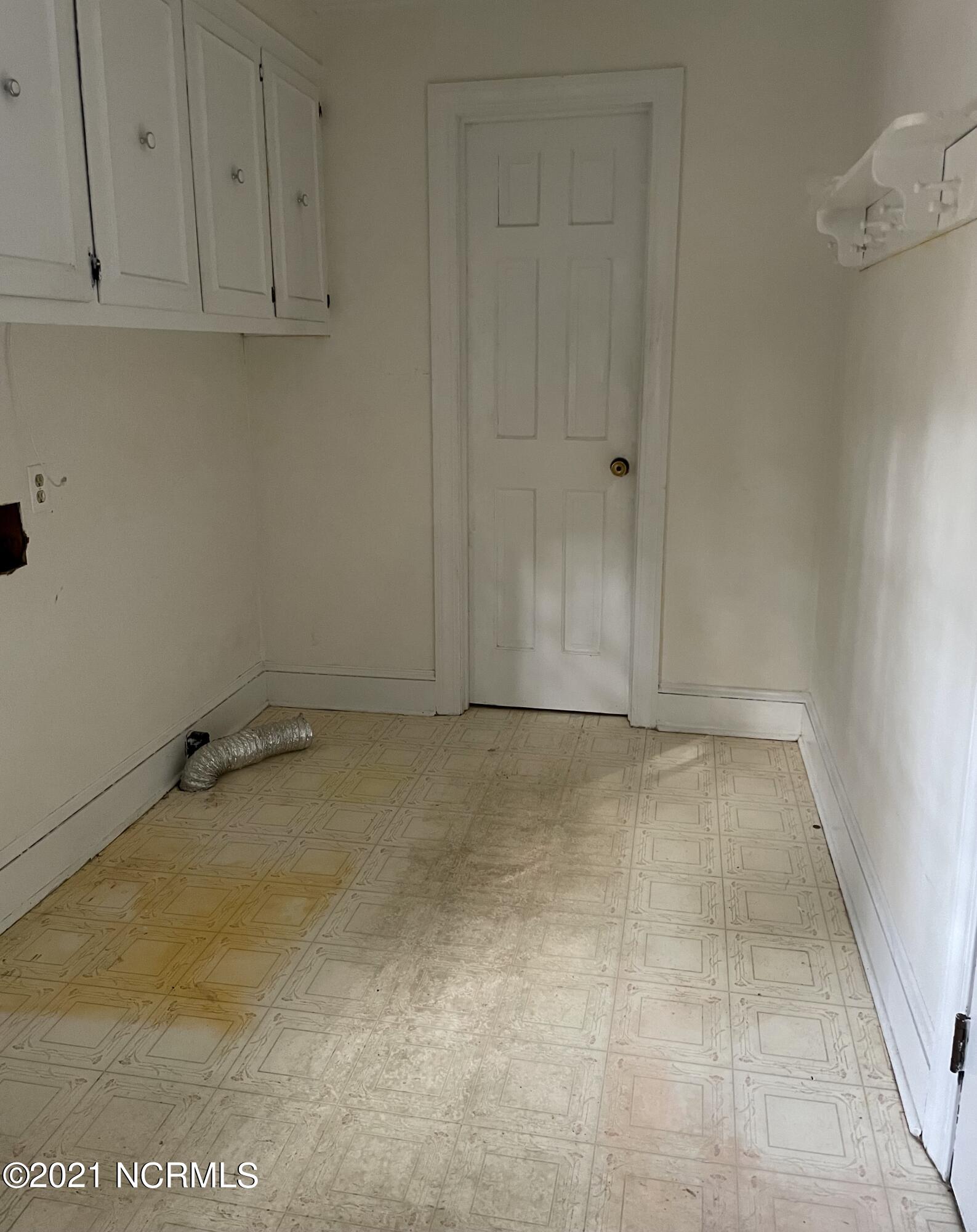 318 King George Road Greenville, NC 27858 - Photo 21 of 25 Laundry Room