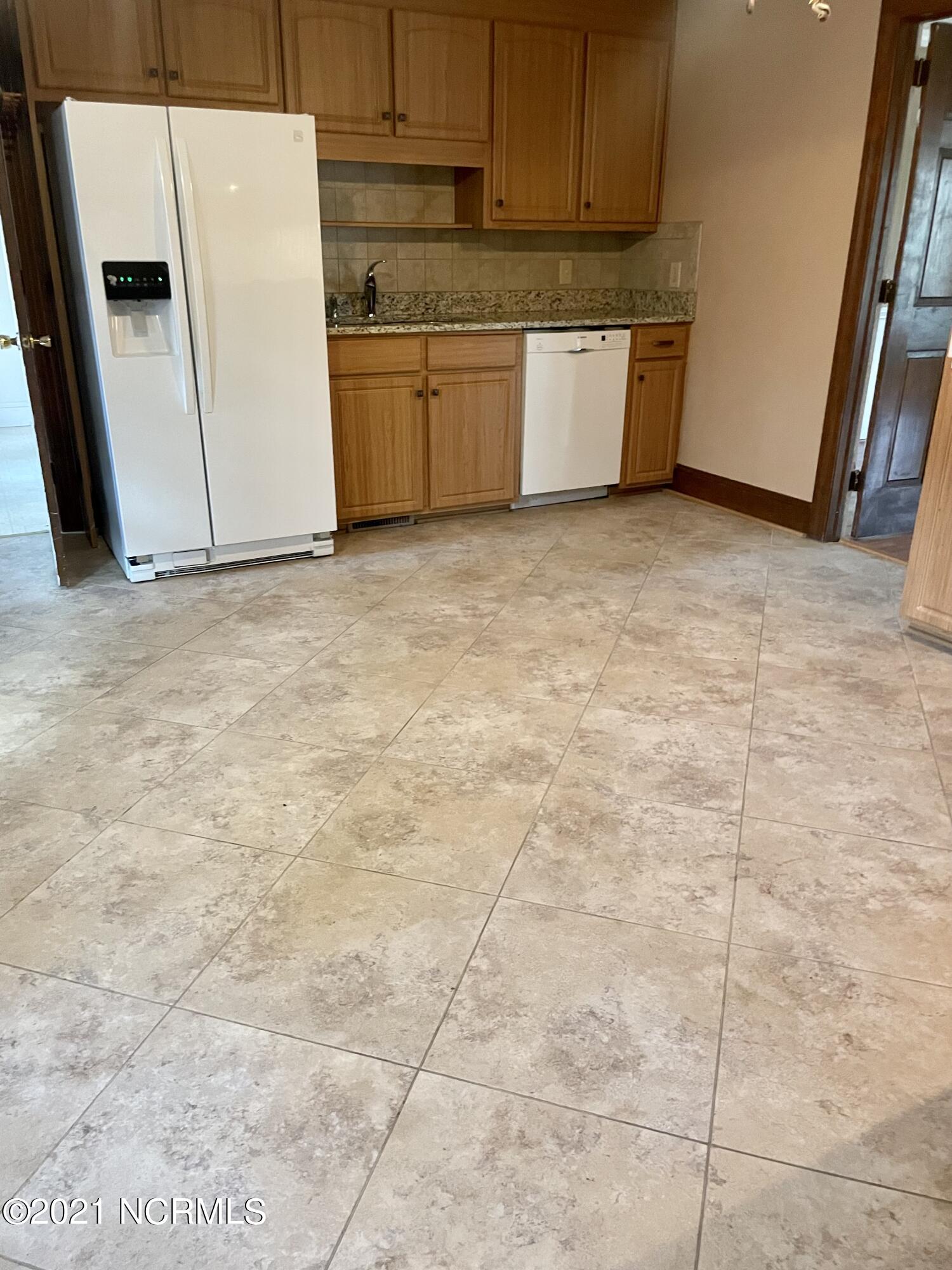 318 King George Road Greenville, NC 27858 - Photo 6 of 25 Kitchen (2)