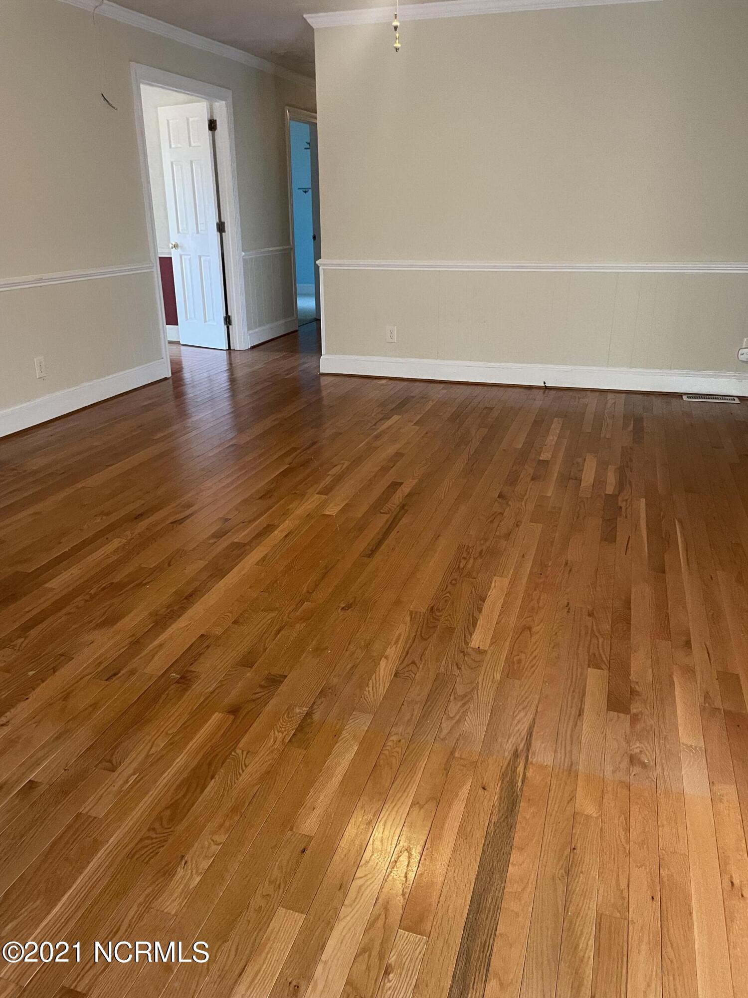 318 King George Road Greenville, NC 27858 - Photo 7 of 25 Den
