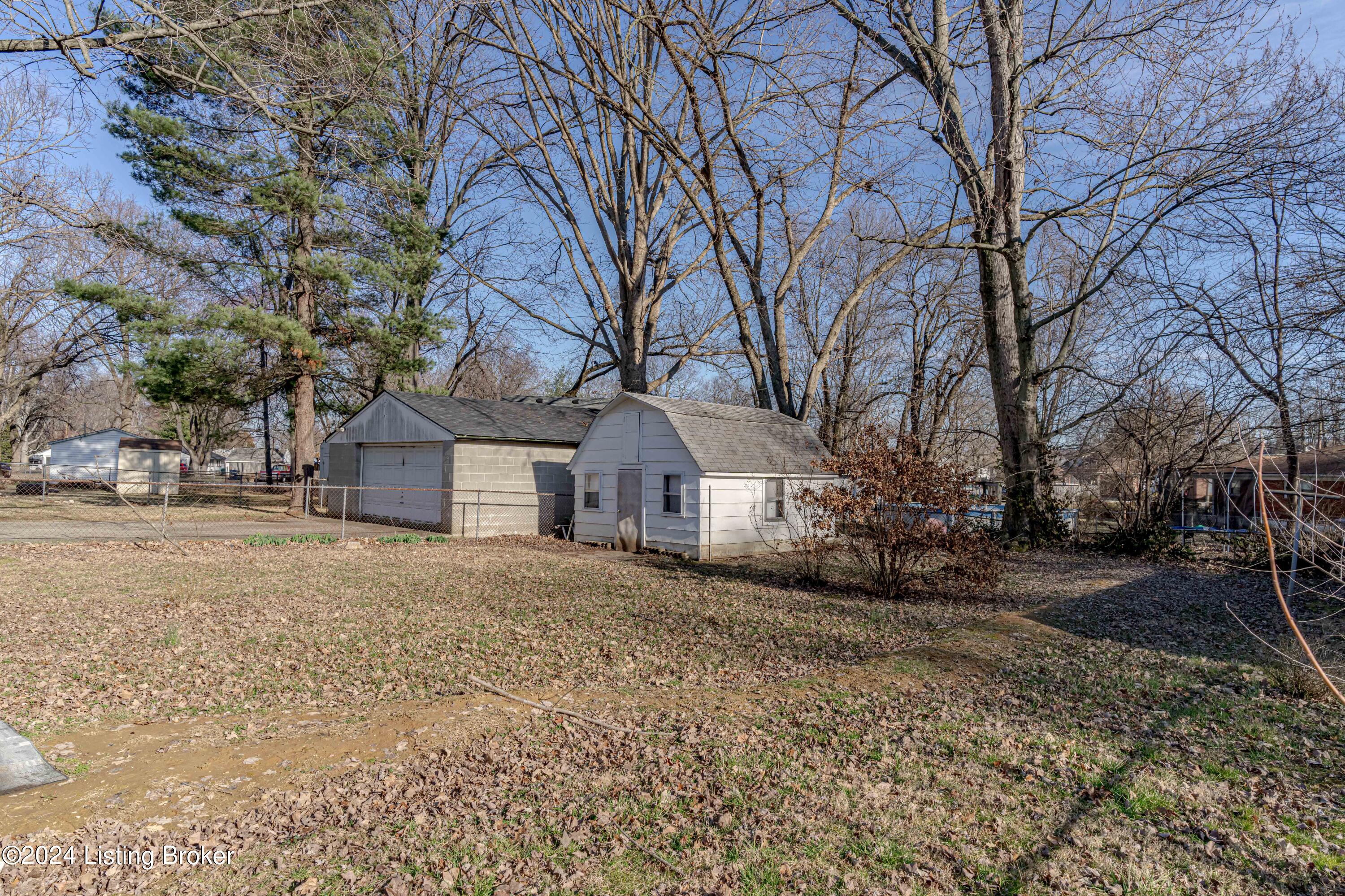 1906 Heaton Road Louisville, KY 40216 - Photo 28 of 32 Backyard