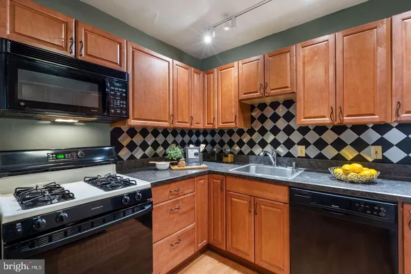 $2,100 | 3001 Veazey Terrace Northwest, Unit 528, Washington, DC 20008