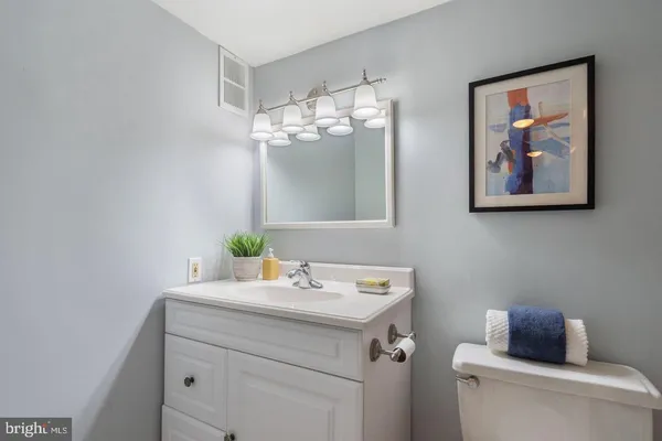 $2,100 | 3001 Veazey Terrace Northwest, Unit 528, Washington, DC 20008