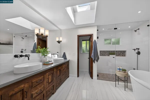 $2,450,000 | 10 Greenwood Court, Orinda, CA 94563