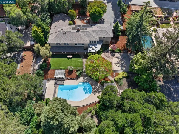 $2,450,000 | 10 Greenwood Court, Orinda, CA 94563