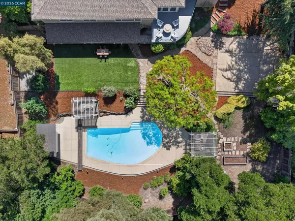 $2,450,000 | 10 Greenwood Court, Orinda, CA 94563