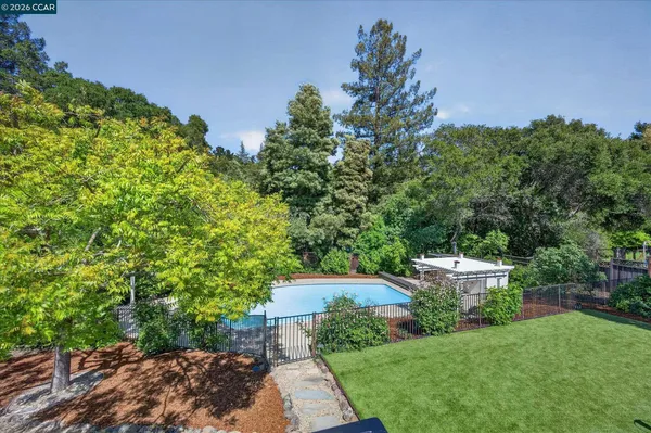 $2,450,000 | 10 Greenwood Court, Orinda, CA 94563
