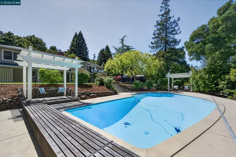 $2,450,000 | 10 Greenwood Court, Orinda, CA 94563
