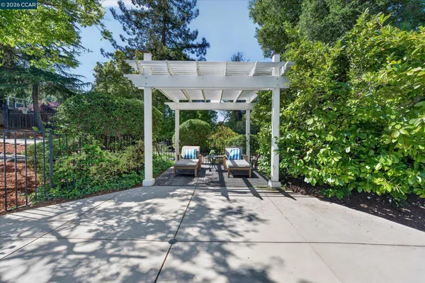 $2,450,000 | 10 Greenwood Court, Orinda, CA 94563