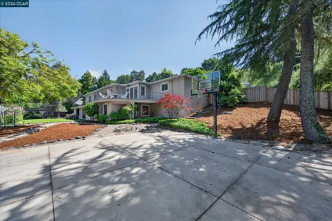 $2,450,000 | 10 Greenwood Court, Orinda, CA 94563
