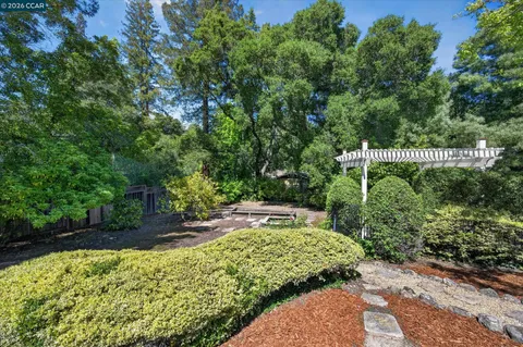 $2,450,000 | 10 Greenwood Court, Orinda, CA 94563