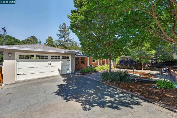 $2,450,000 | 10 Greenwood Court, Orinda, CA 94563