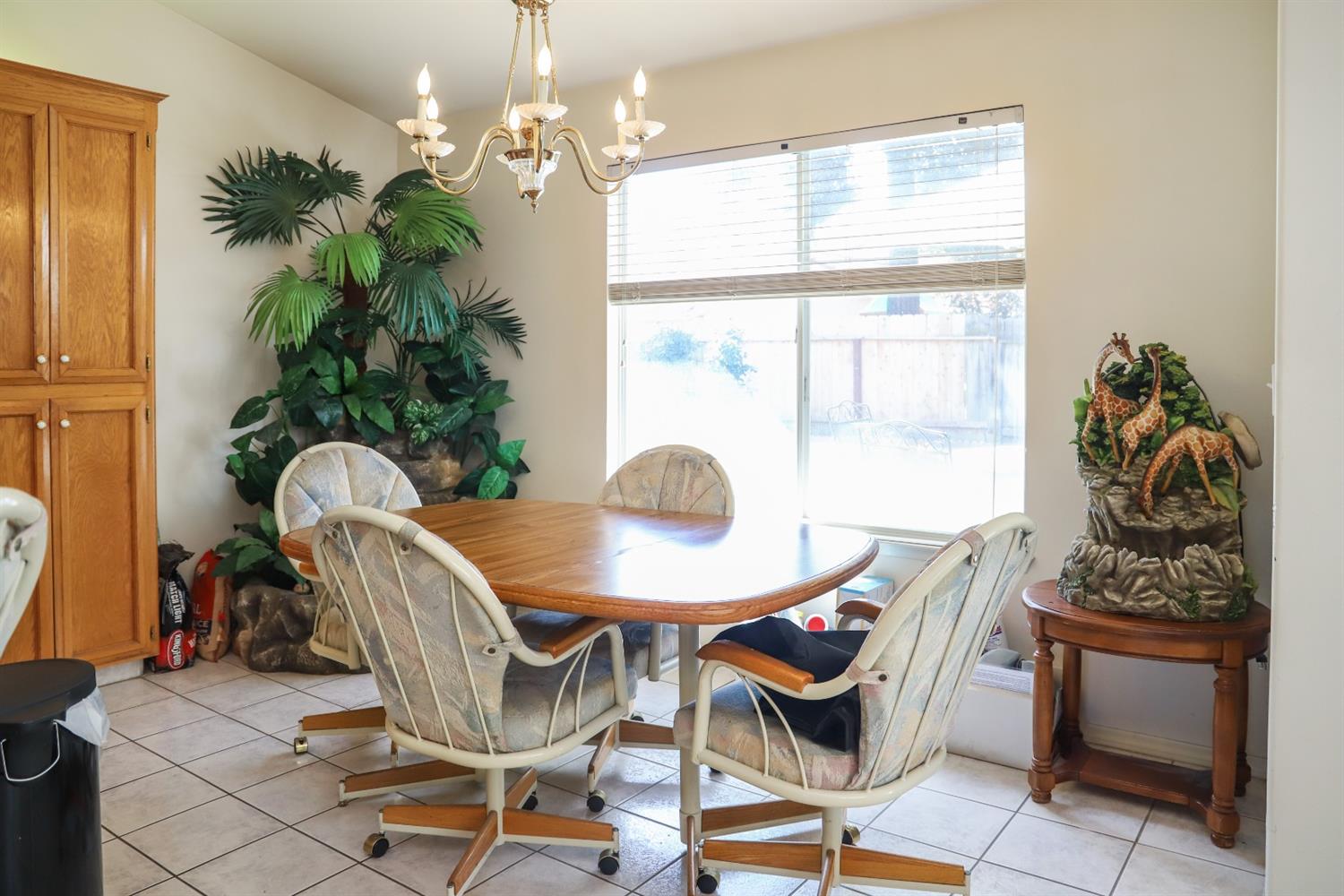 118 Gable Way Madera, CA 93637 - Photo 11 of 34