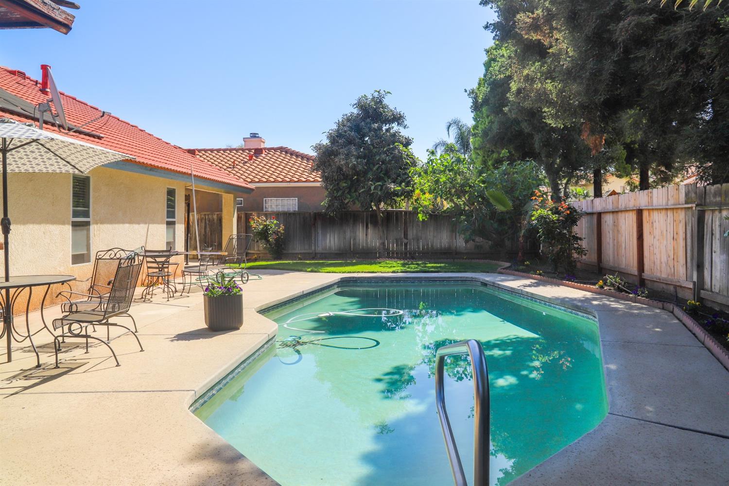 118 Gable Way Madera, CA 93637 - Photo 3 of 34