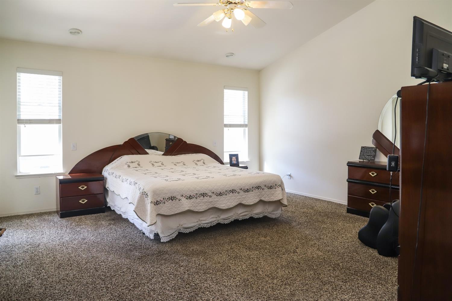 118 Gable Way Madera, CA 93637 - Photo 22 of 34