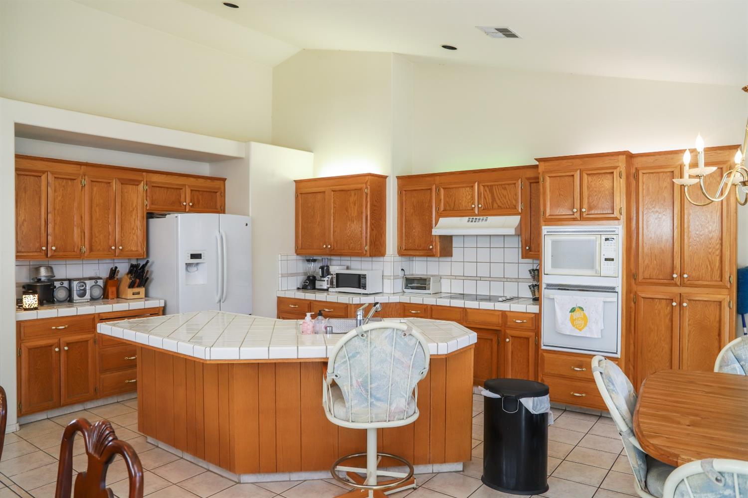 118 Gable Way Madera, CA 93637 - Photo 5 of 34