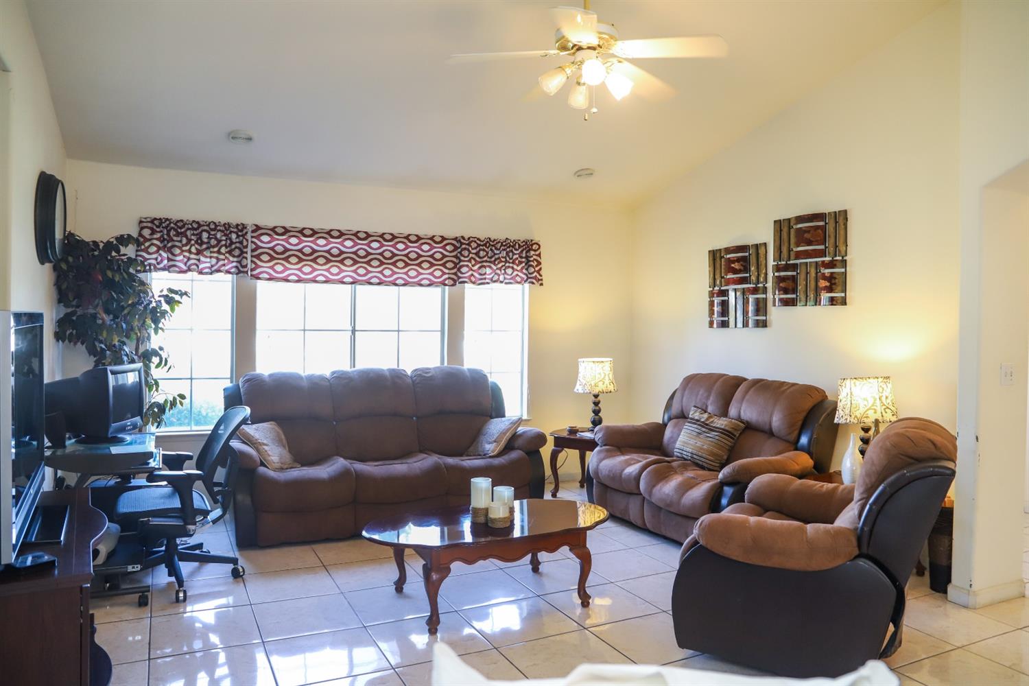 118 Gable Way Madera, CA 93637 - Photo 7 of 34