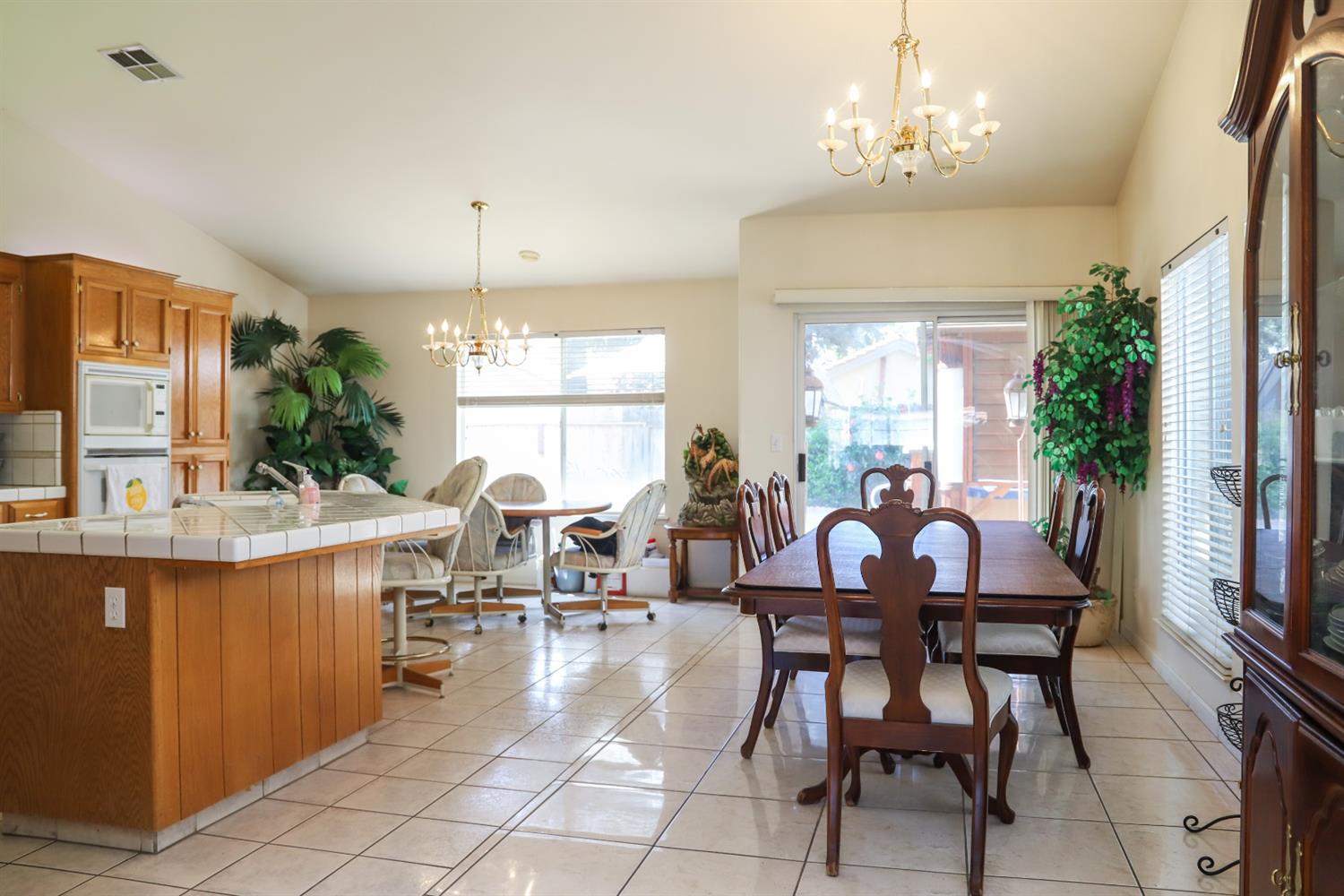 118 Gable Way Madera, CA 93637 - Photo 10 of 34