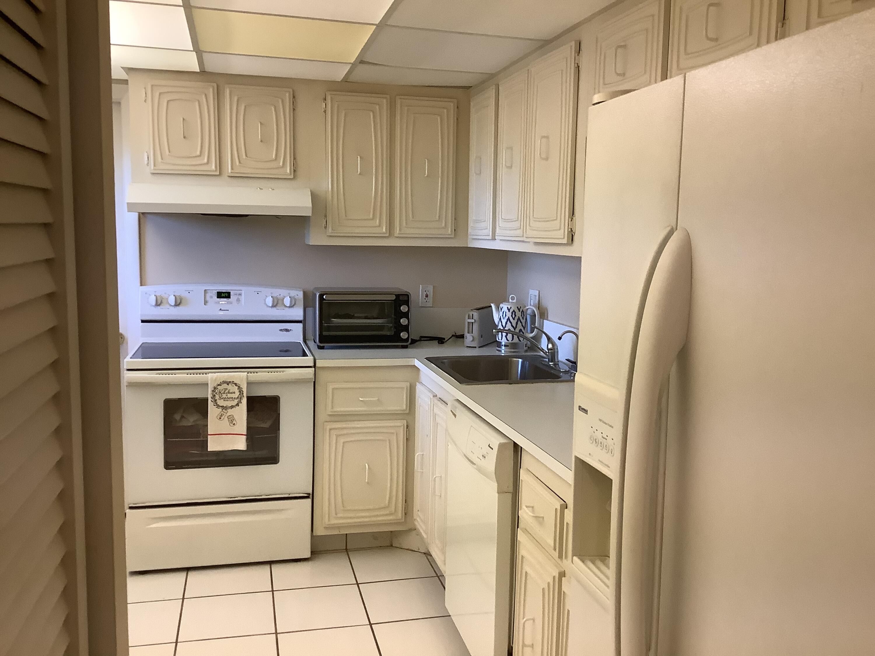 6461 Northwest 2nd Avenue, Unit 501 Boca Raton, FL 33487 - Photo 3 of 18 4566708D-B802-49B2-AB29-ED49A2D56288