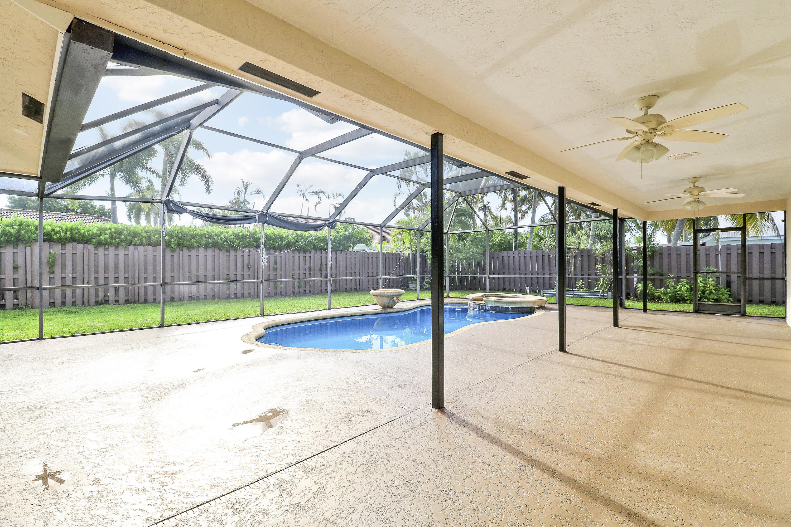 100 Southwest 15th Court Boca Raton, FL 33486 - Photo 35 of 41 Screened in Pool