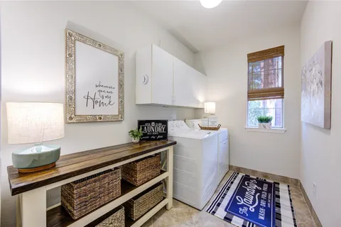 a view of a house with backyard