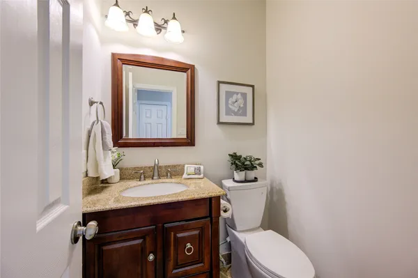 a view of a house with backyard and a tree