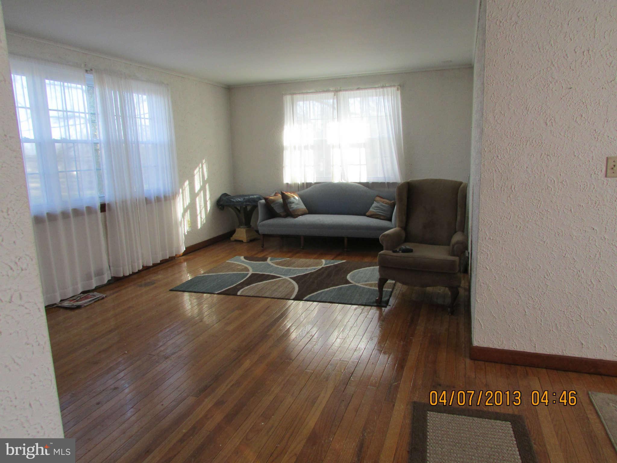 104 Paradise Road Aberdeen, MD 21001 - Photo 2 of 27 Living Room