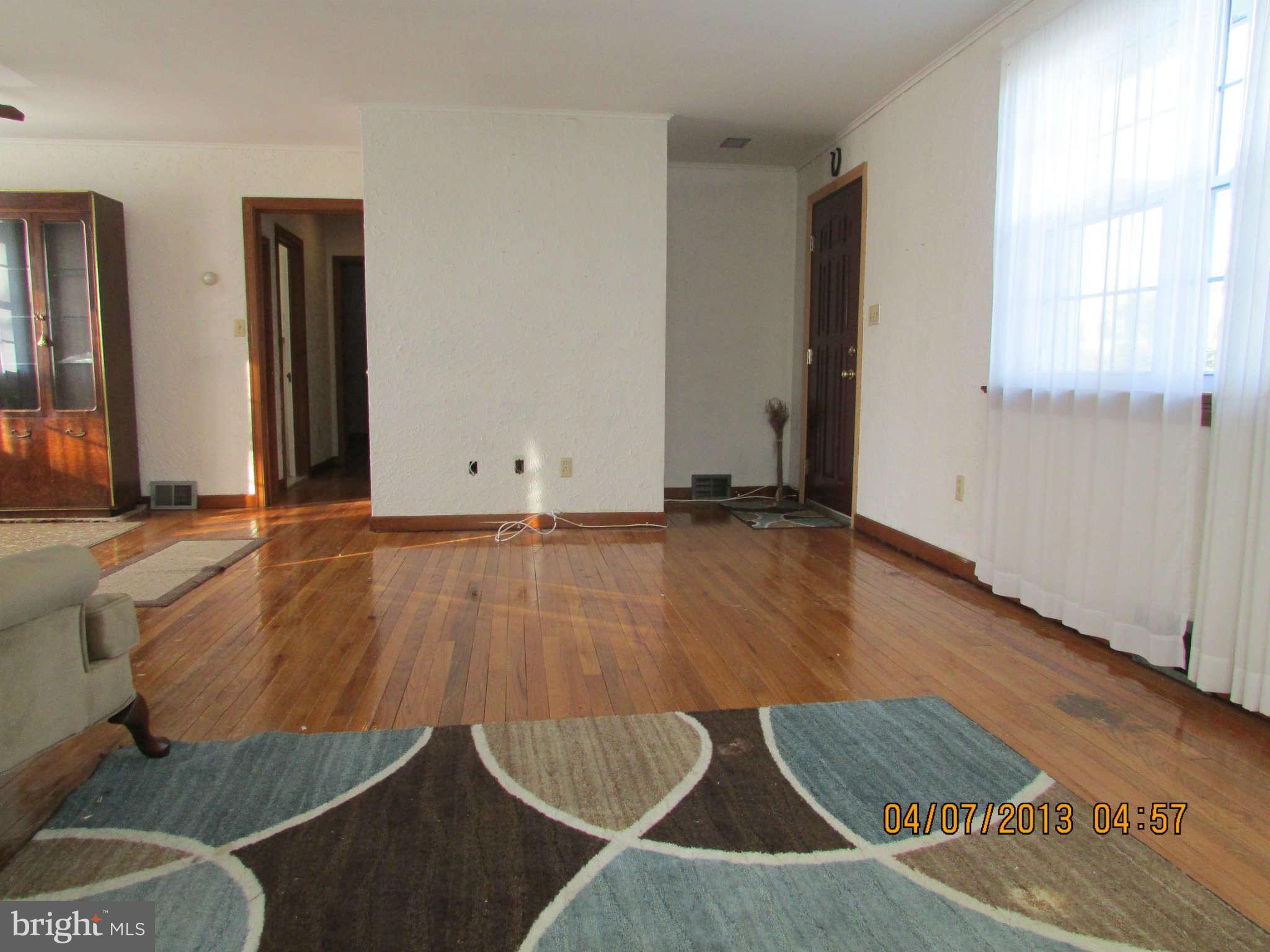 104 Paradise Road Aberdeen, MD 21001 - Photo 3 of 27 Living Room