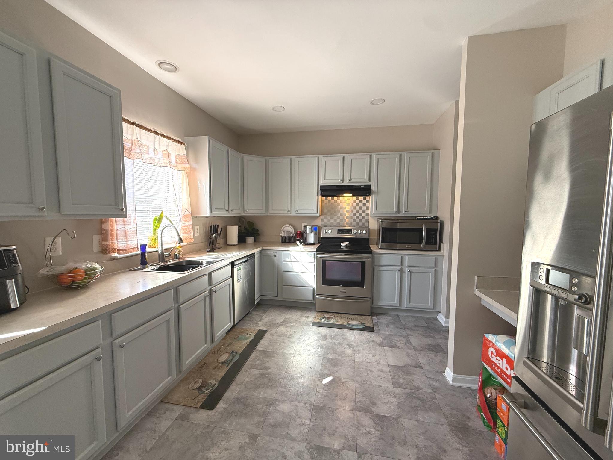 215 Seamaster Road Essex, MD 21221 - Photo 4 of 34 a kitchen with granite countertop a sink stainless steel appliances and cabinets