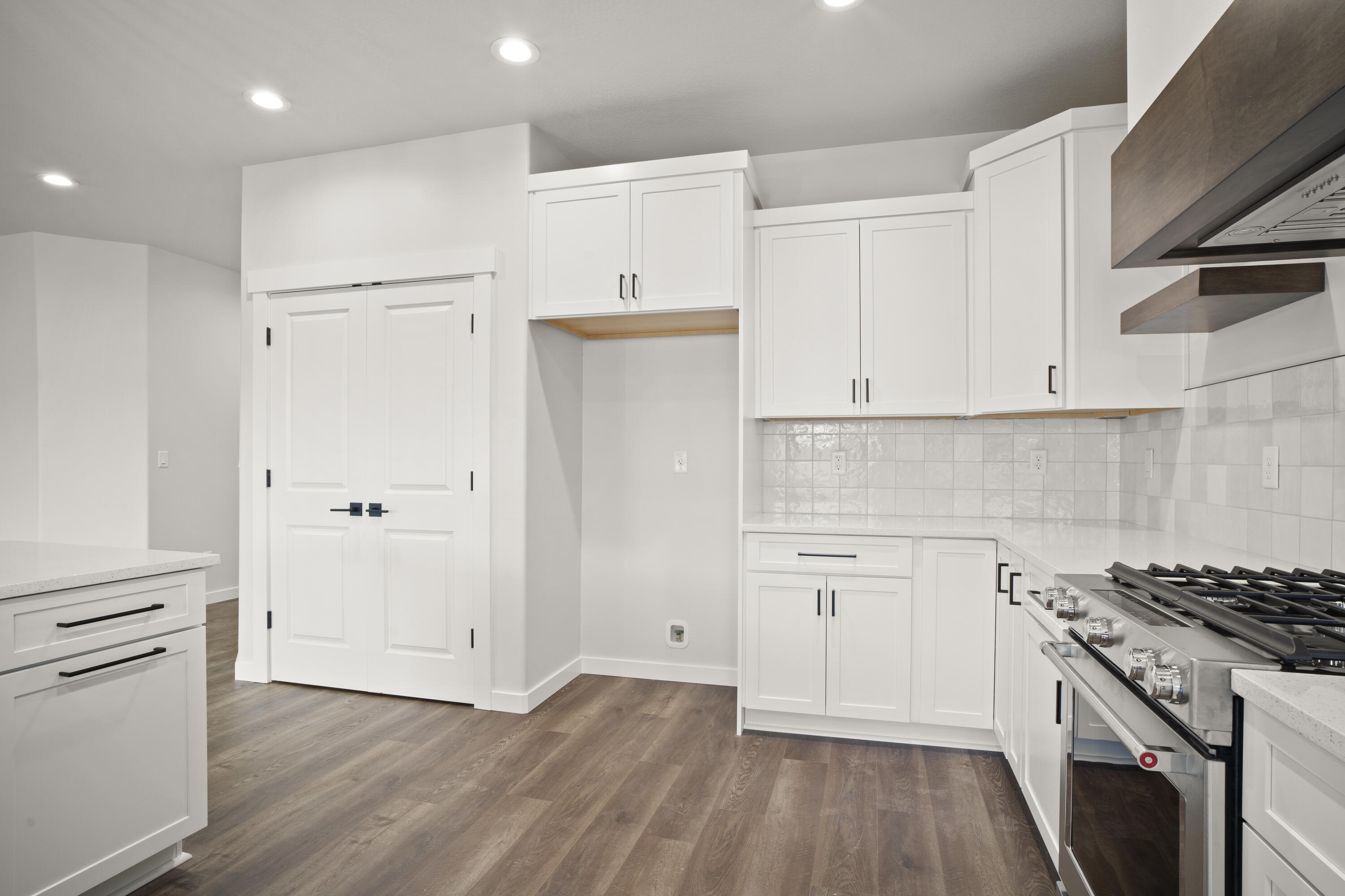 263 Samuel Lane Loop Road Phoenix, OR 97535 - Photo 11 of 31 Kitchen
