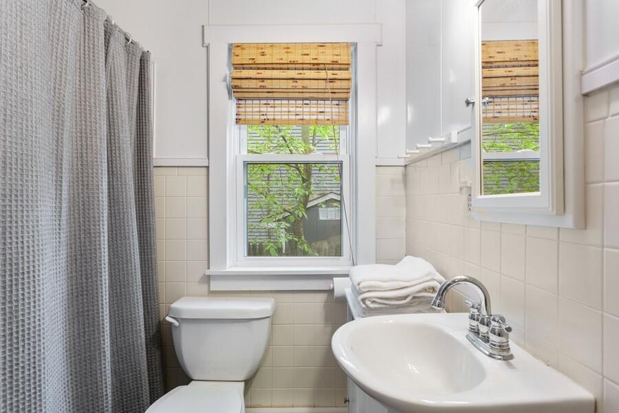15657 Lakeshore Road, Unit 15 Union Pier, MI 49129 - Photo 14 of 19 14_15657LakeshoreRd_Unit15_8_Bathroom_Lo