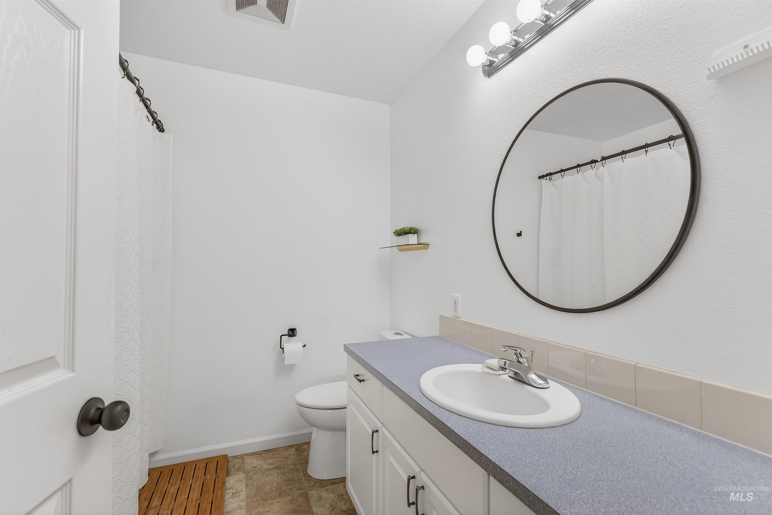 822 15th Avenue Lewiston, ID 83501 - Photo 21 of 44 Full bath with a shower with shower curtain and vanity