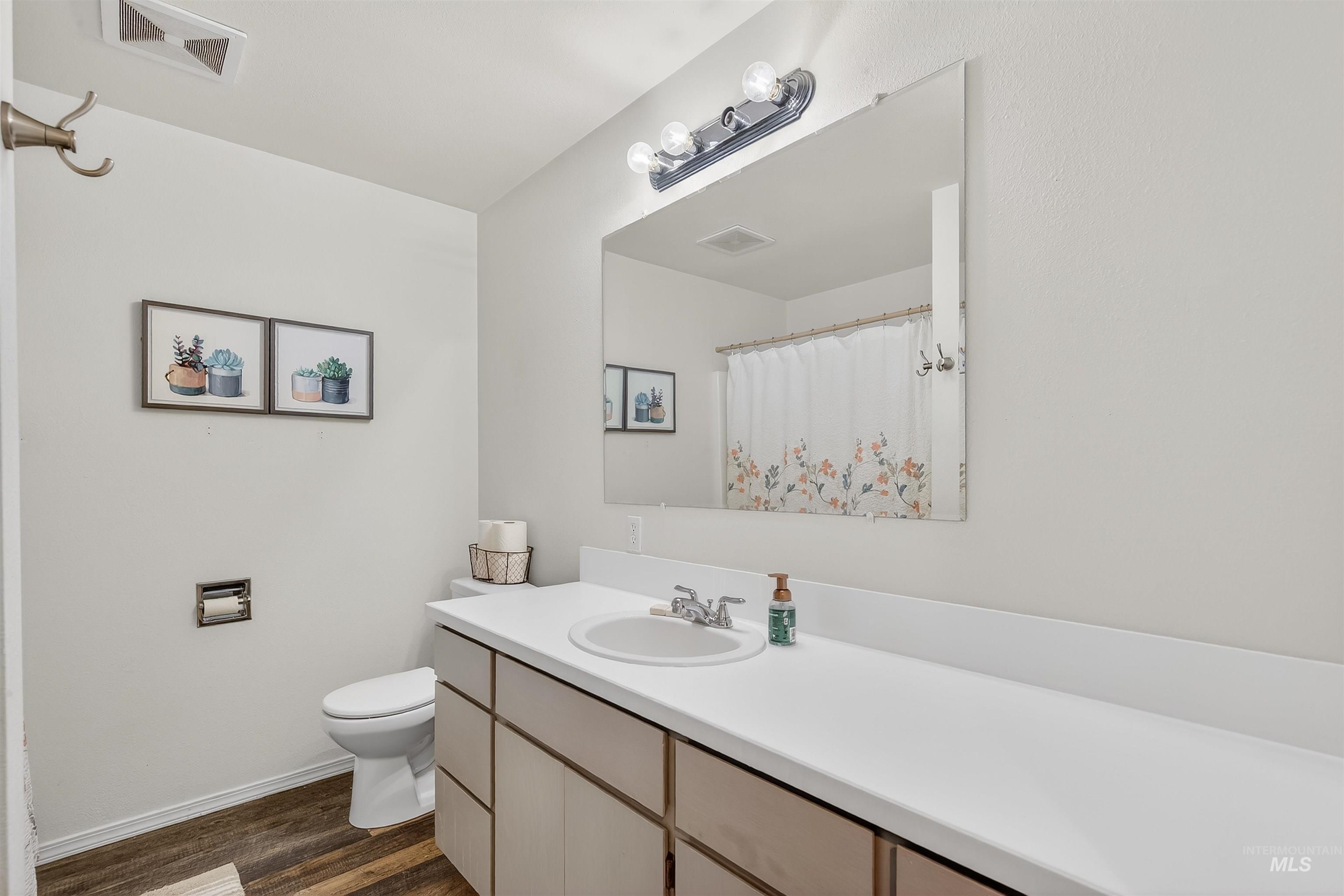 822 15th Avenue Lewiston, ID 83501 - Photo 35 of 44 Bathroom featuring vanity, a shower with shower curtain, and dark wood finished floors