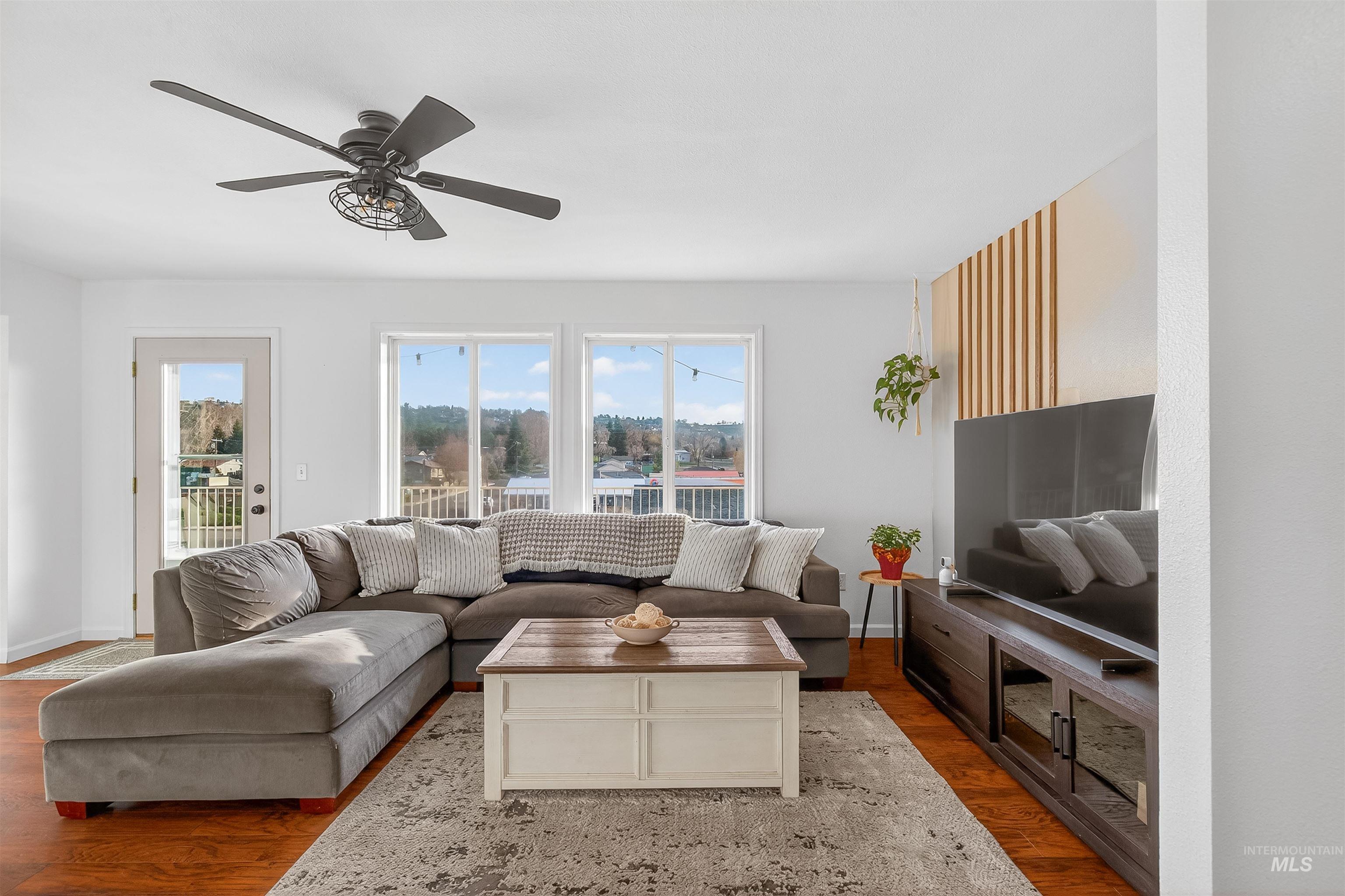 822 15th Avenue Lewiston, ID 83501 - Photo 6 of 44 Living area featuring wood finished floors and a ceiling fan