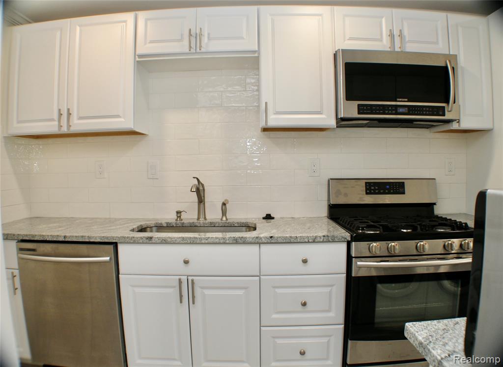 48677 Sugarbush Road, Unit 1 New Baltimore, MI 48047 - Photo 3 of 10 Gallery Image 3