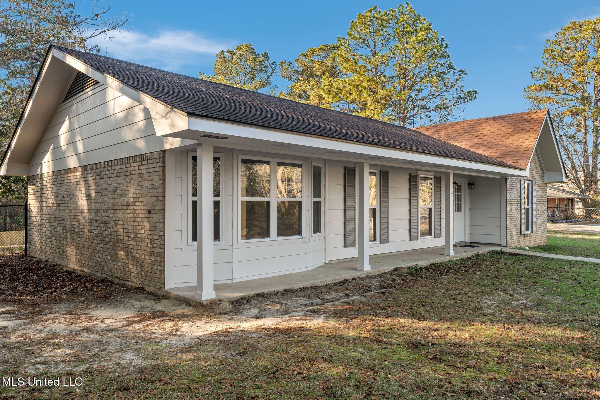 1013 Parker Road Hattiesburg, MS 39402 - Photo 4 of 32 1013_Parker_Rd-4